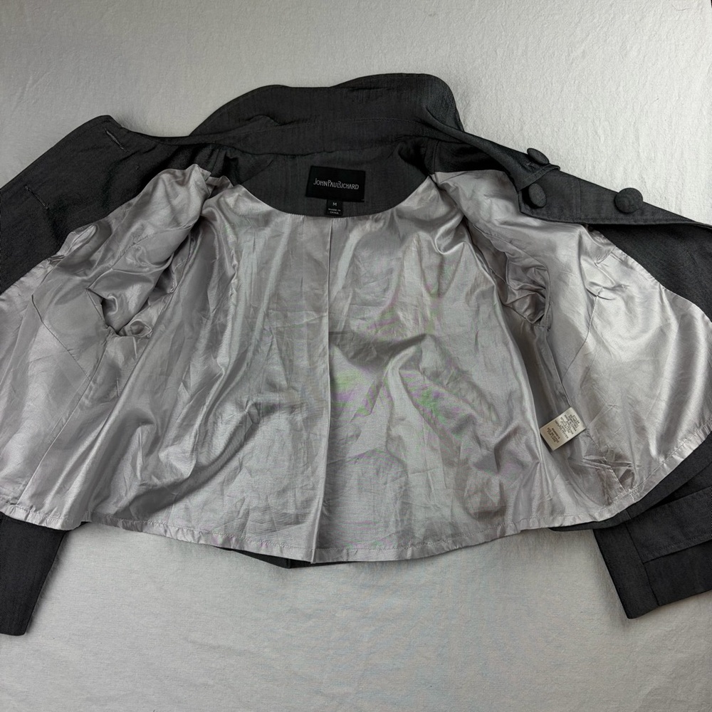 JohnPaulRichard Gray Women's Cropped Jacket sz Medium with Large button accents - Picture 11 of 13